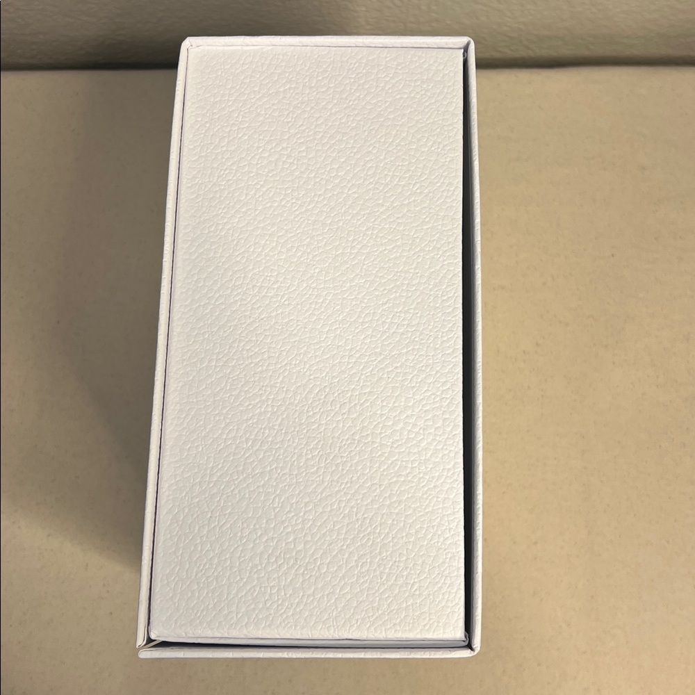 Authentic Dior Gift Box – 9x9x4 – Luxury White Textured Box + Dior Shipper - Picture 4 of 6
